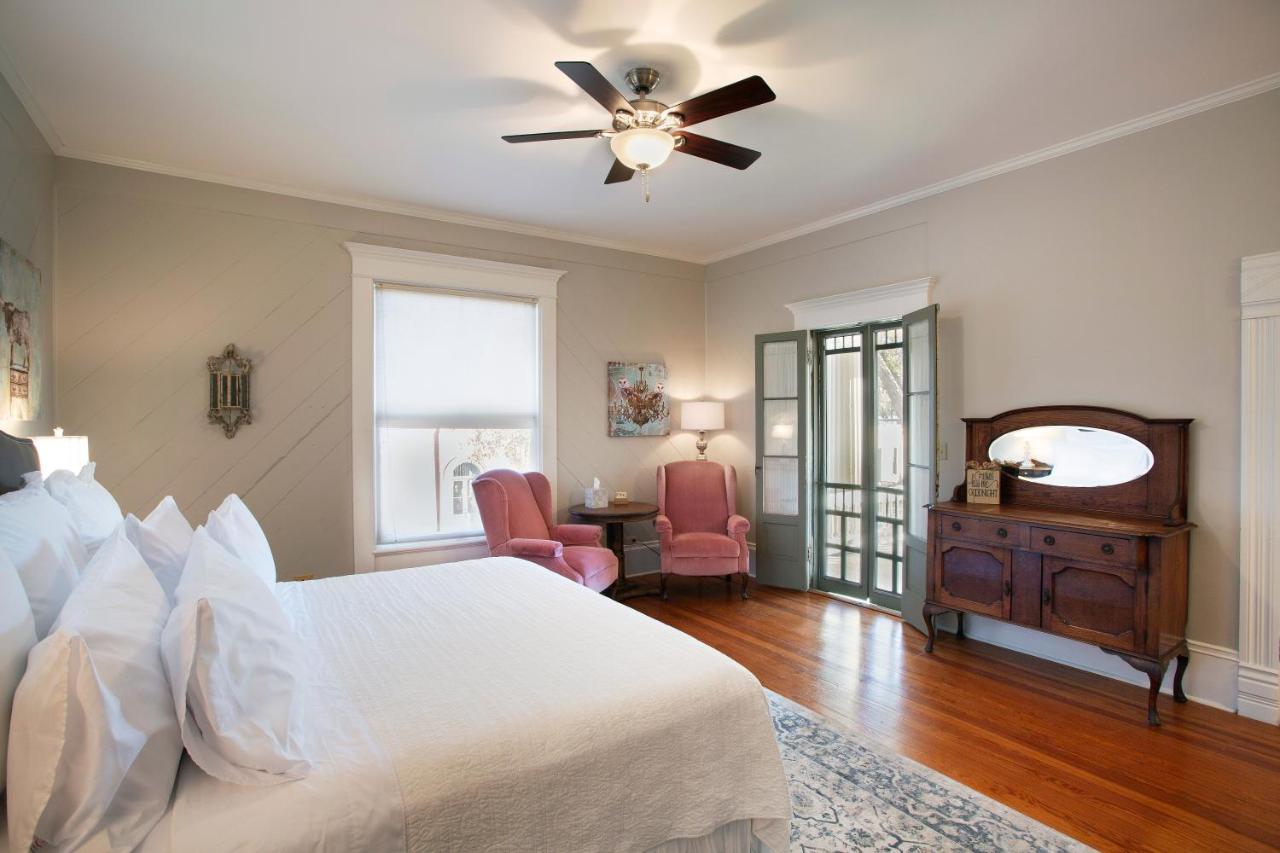 Katy House Bed And Breakfast Smithville ภายนอก รูปภาพ