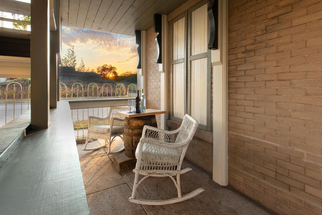 Katy House Bed And Breakfast Smithville ภายนอก รูปภาพ