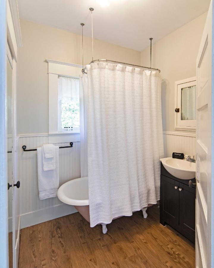 Katy House Bed And Breakfast Smithville ภายนอก รูปภาพ