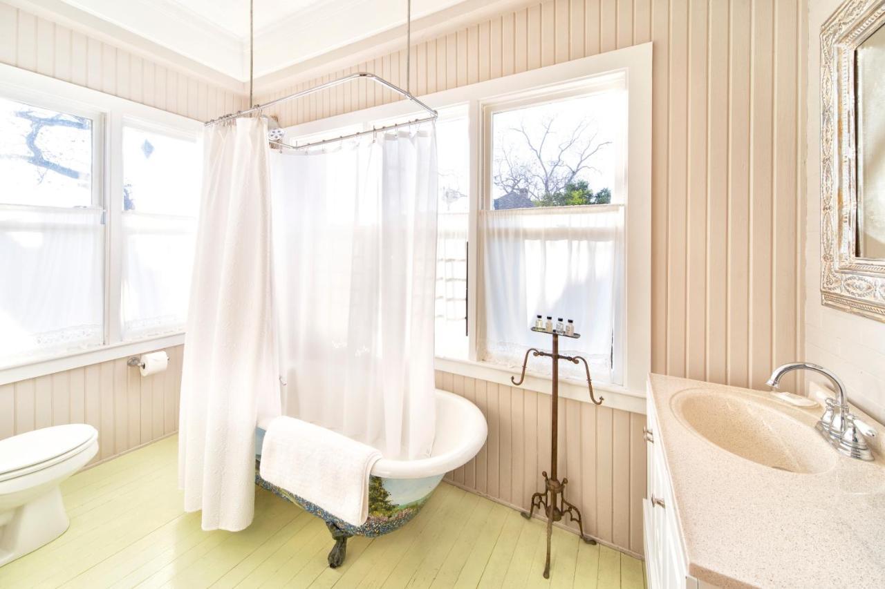 Katy House Bed And Breakfast Smithville ภายนอก รูปภาพ