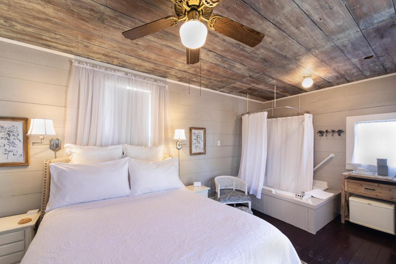 Katy House Bed And Breakfast Smithville ภายนอก รูปภาพ